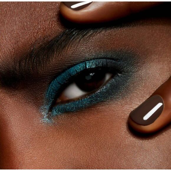 Mac Cosmetics DazzleShadow Extreme Eyeshadow - Picture 9 of 11